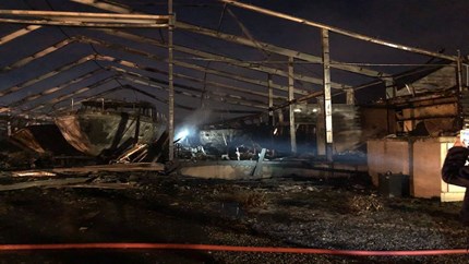 loods vol boten volledig uitgebrand