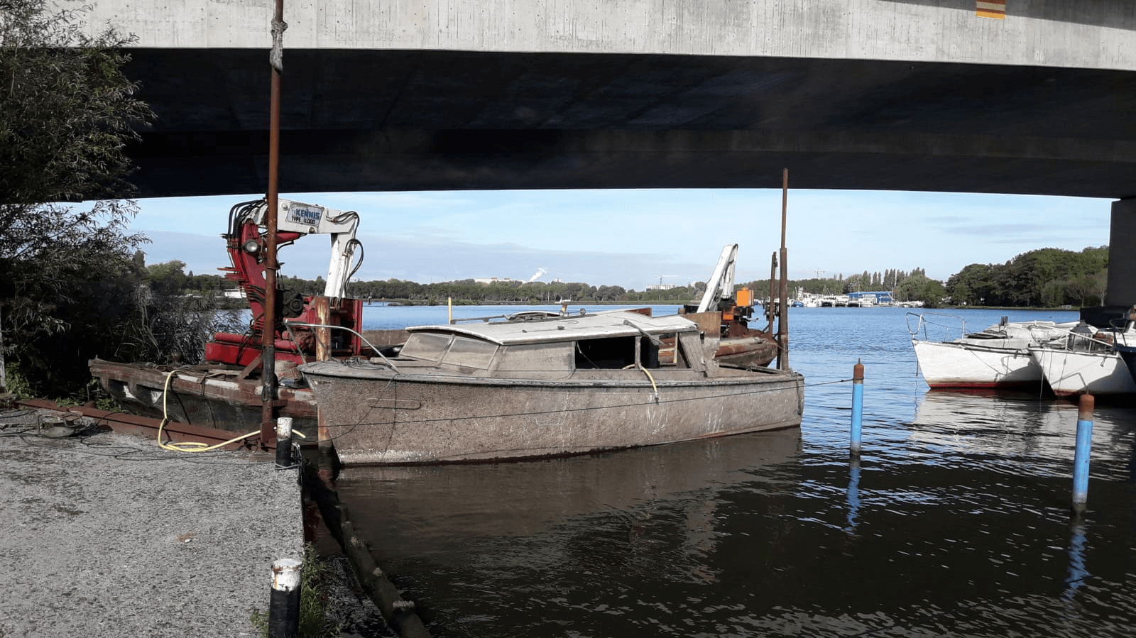 Gezonken jacht klaar voor transport